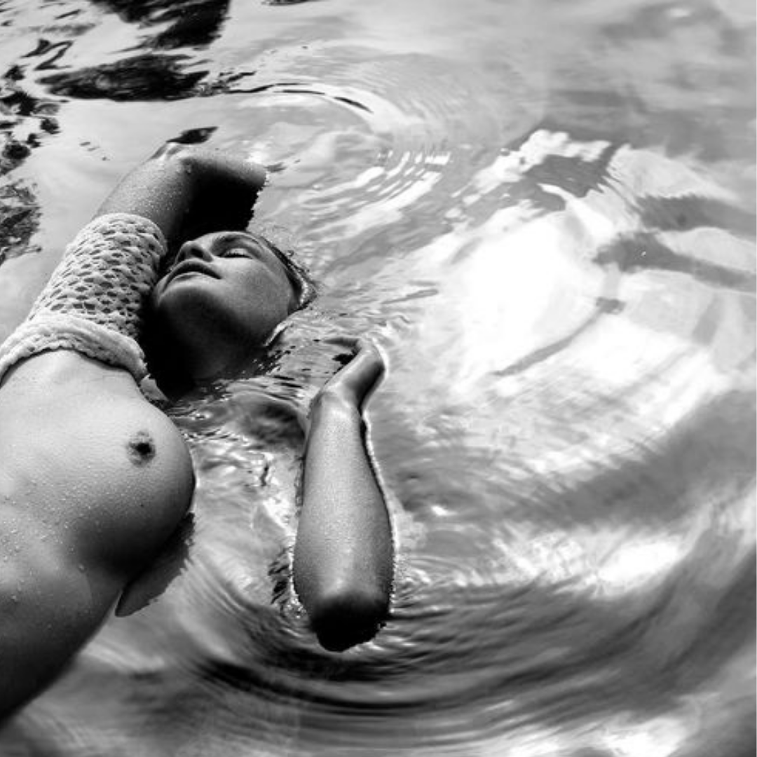 CAROLINE, L'iNCONNUE DU LAC - EAU CALME - ANNECY