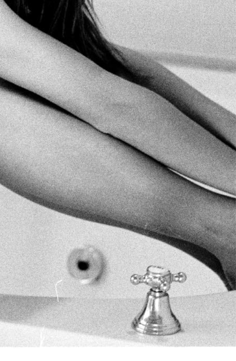 STEPHANIE SEYMOUR - BATH IN NEW YORK