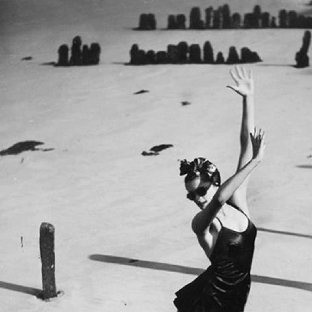 Pamela Minchin, Harper's Bazaar, July 1939 Pamela Minchin on the Isle of Wight, 1939