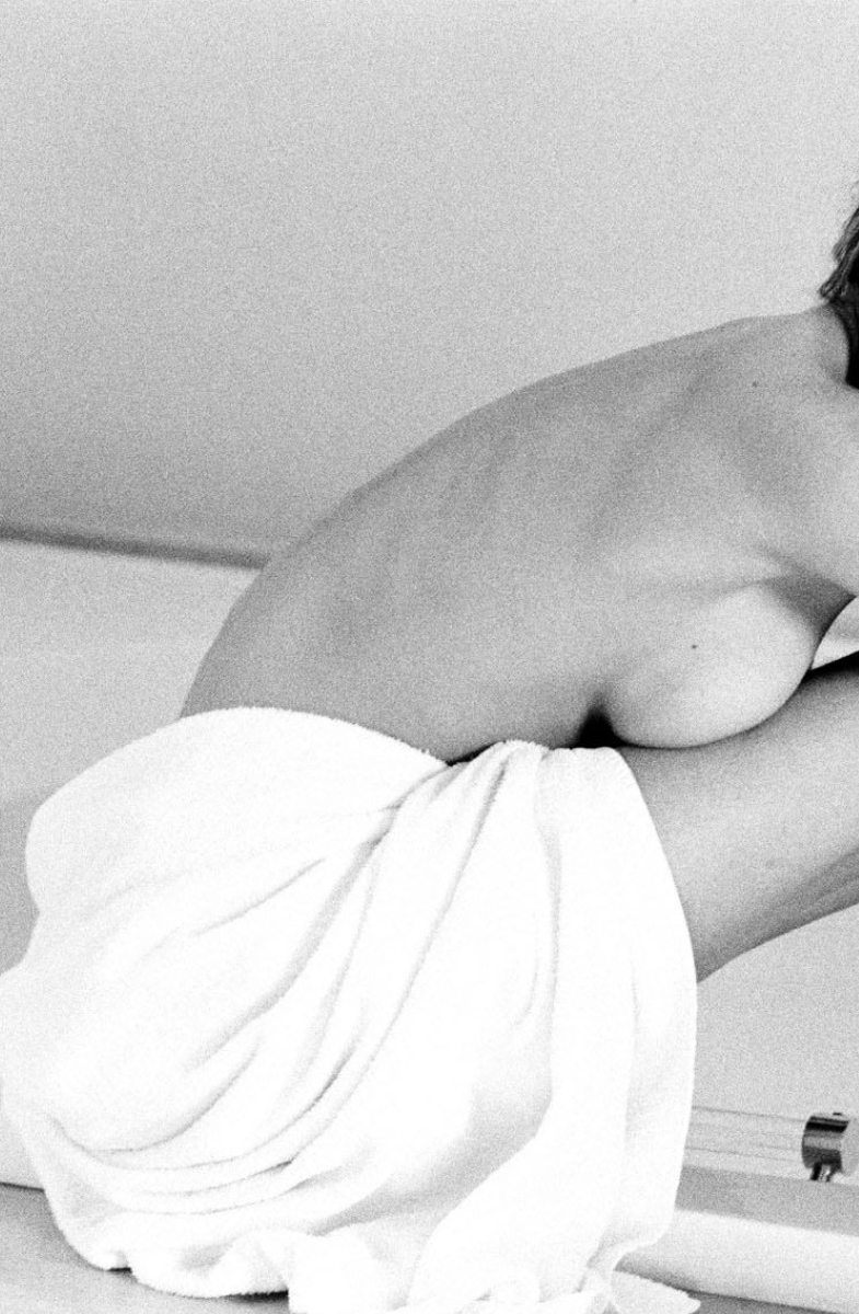 STEPHANIE SEYMOUR - BATH IN NEW YORK